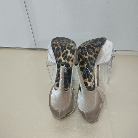 Betsey Johnson Impress SZ 8.5 Velvet T Strap D'Orsay Peep Toe Buckle Heel - Picture 7 of 10